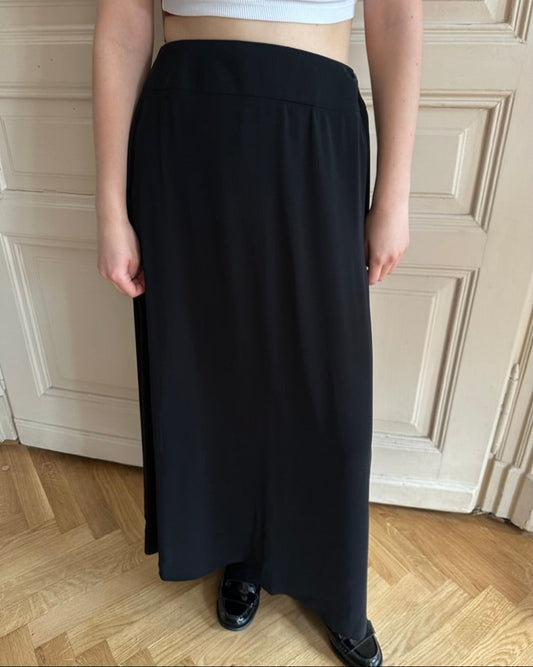 Czarna spódnica maxi