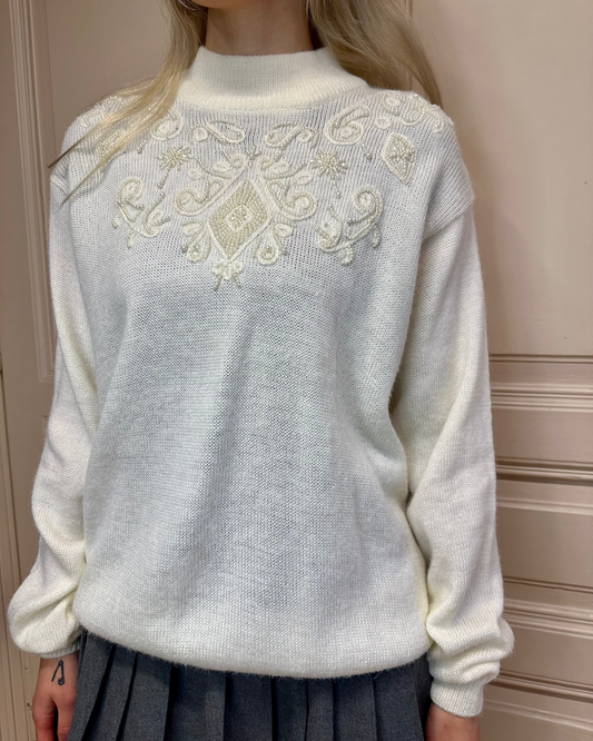 Sweter z ozdobami